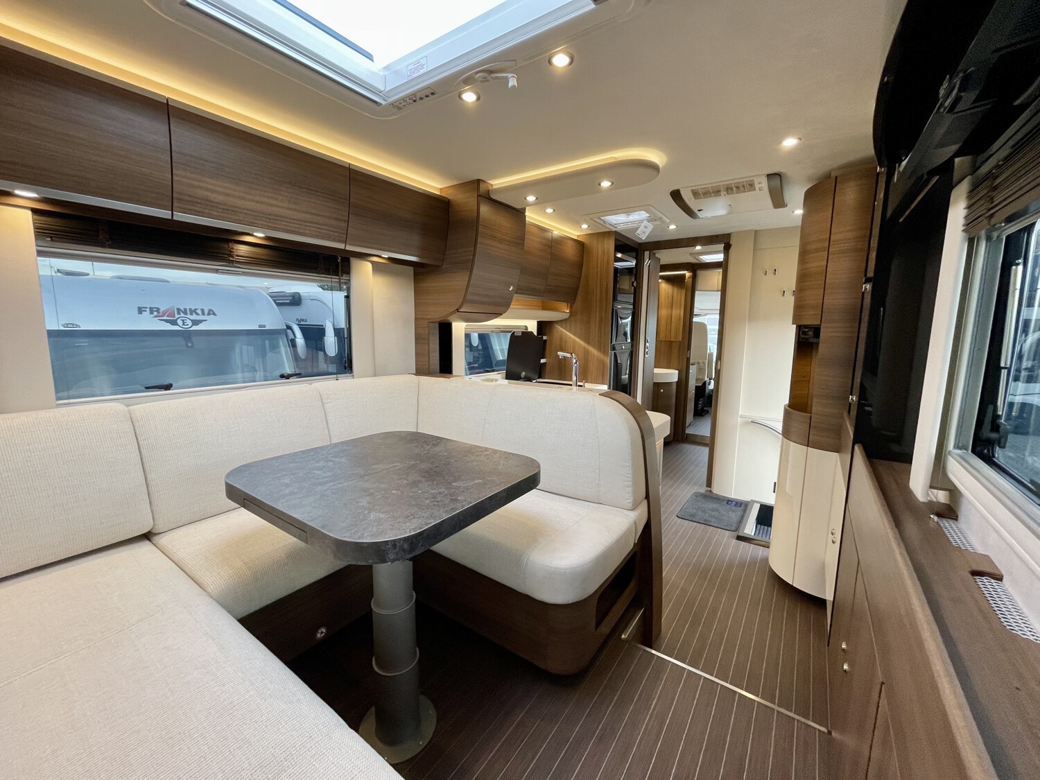 Concorde Carver 890 RRL