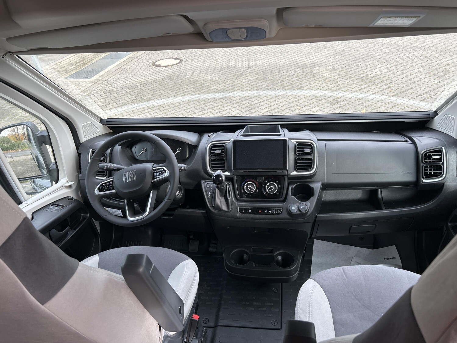 Chausson Van Sport Line F&S mit Aufstelldach 2026 Bild 9