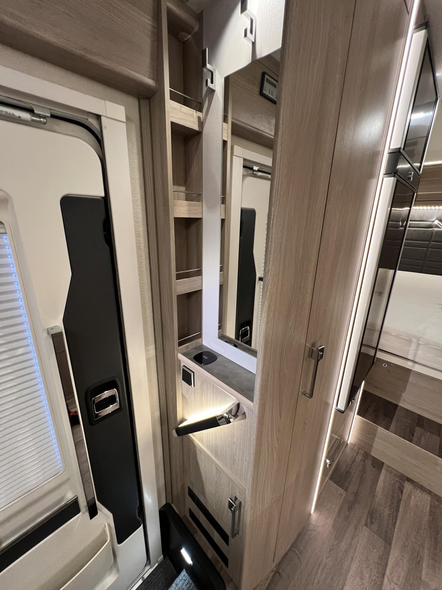 Kabe Travel Master Royal x780 LXL – Bild 25