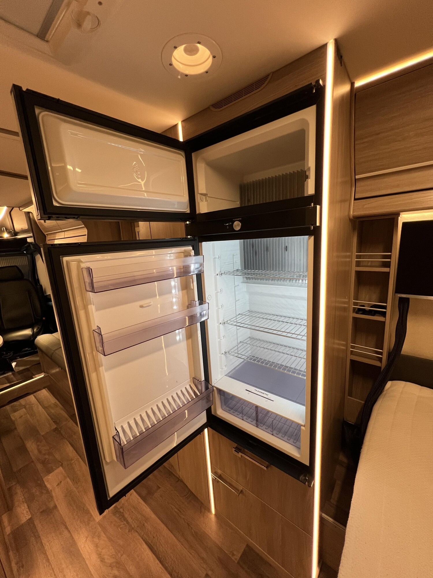 Kabe Travel Master Royal x780 LXL – Bild 26