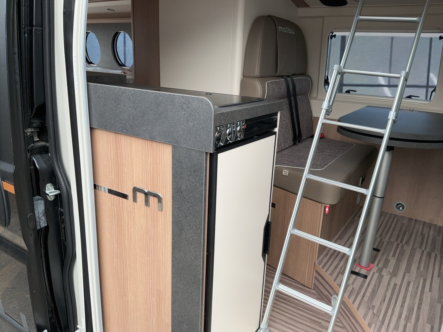 Malibu Van first class - two rooms 640 LE RB Viele Pakete,Abverkauf – Bild 5
