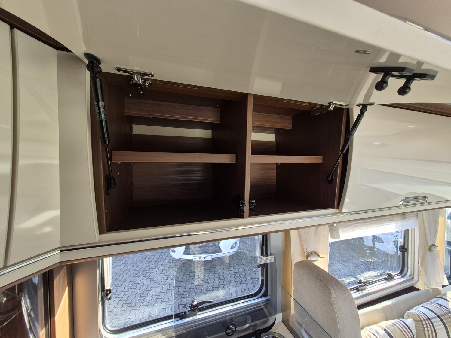 Niesmann-Bischoff Flair 880 LE