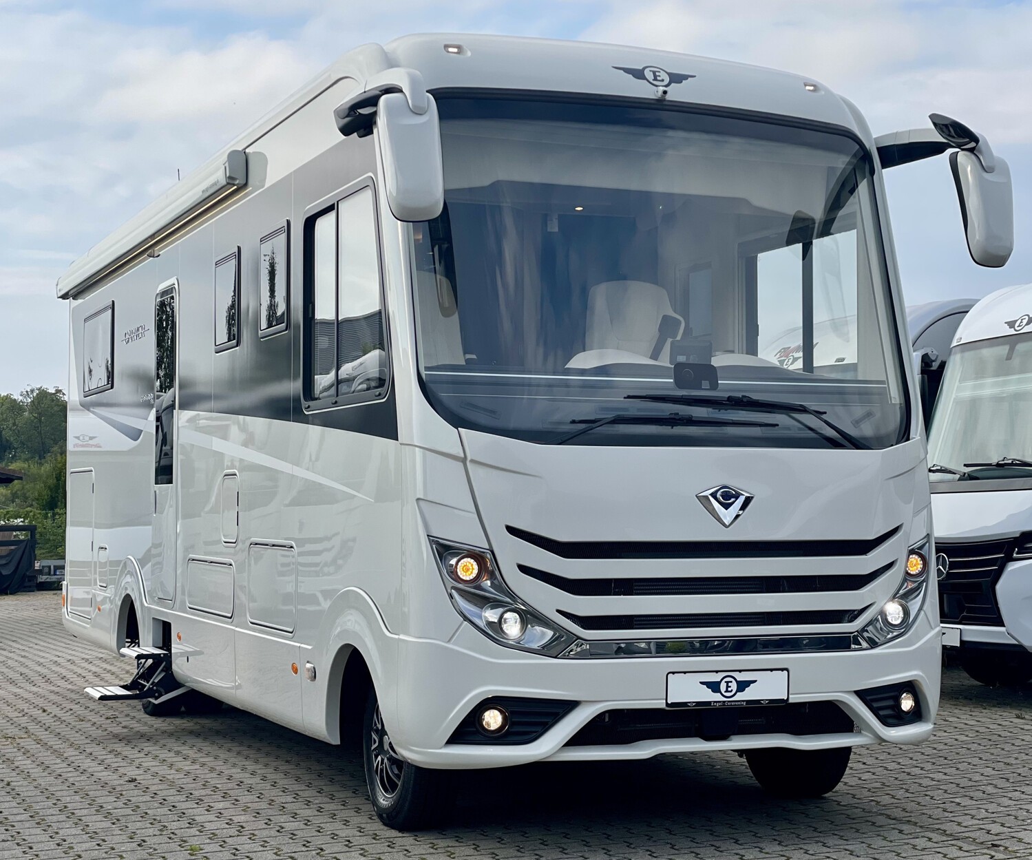 2025 Concorde Carver 890 RRL