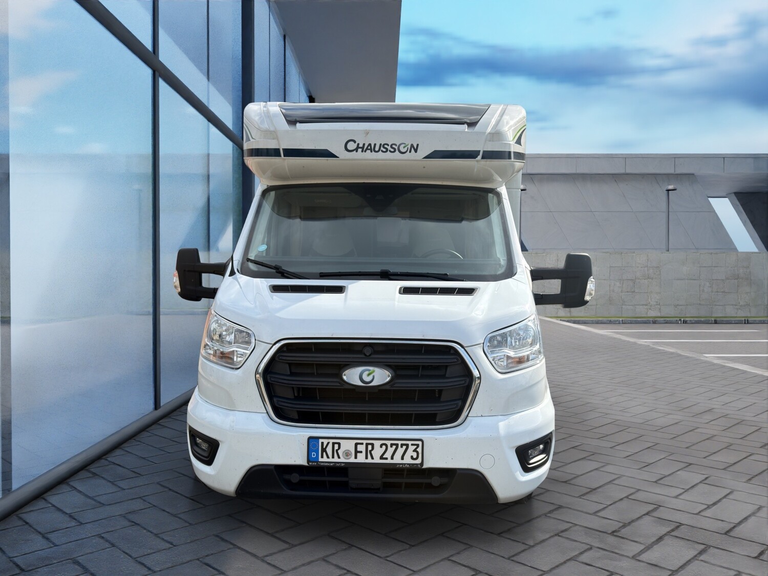 Chausson Integriert Titanium Line 777 /  EL- + Hubbett – Außenansicht