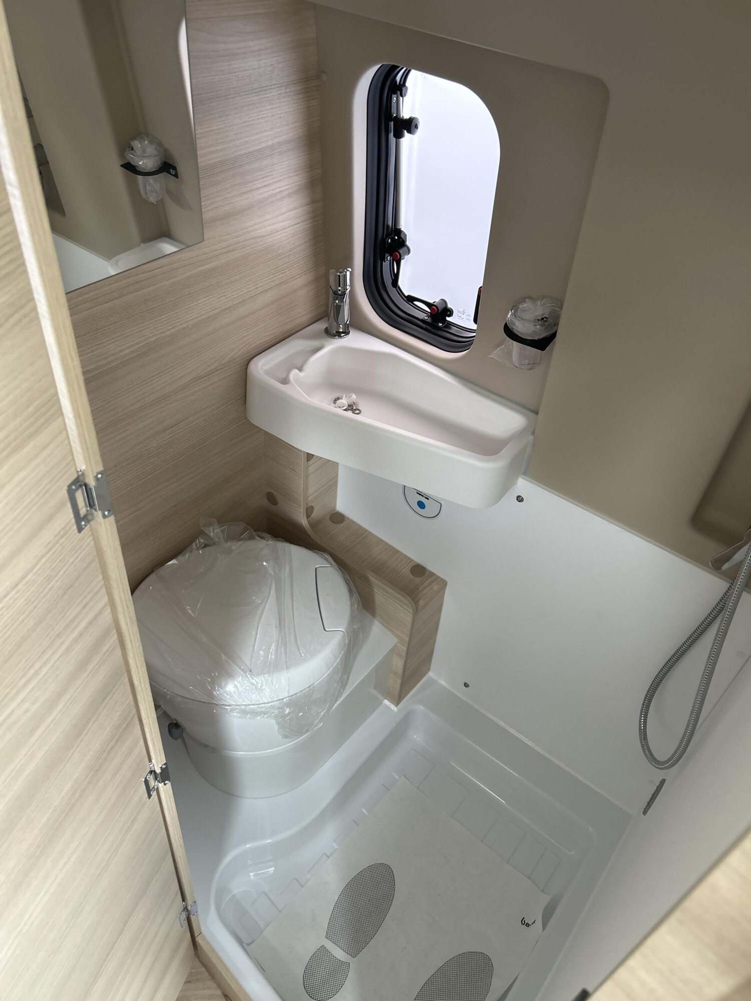 Chausson Van First Line Light V594 inkl. Dachklimaanlage 2026 Bild 5