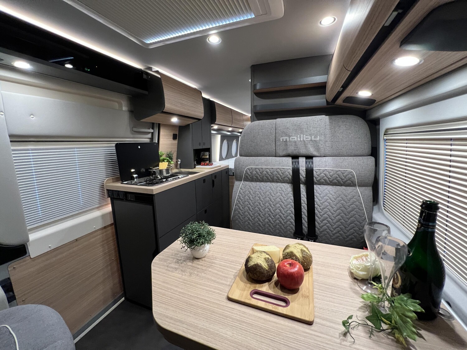 Malibu Van charming coupé 640 LE RB – Strategic – Bild 14