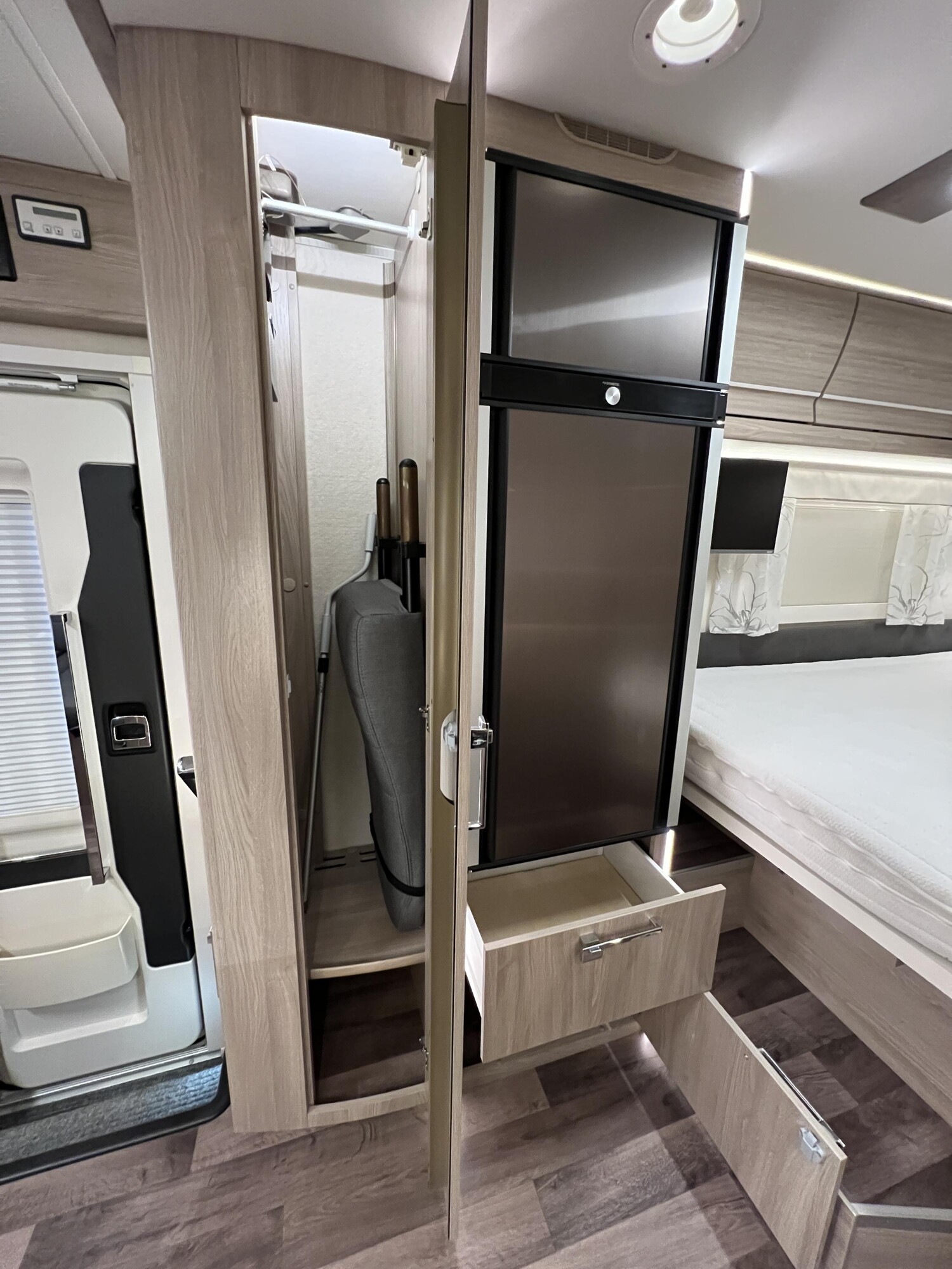 Kabe Travel Master Royal x780 LXL – Bild 23